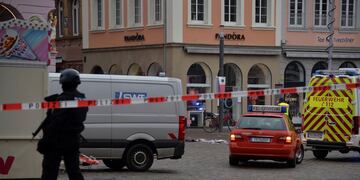 Al menos dos muertos al ser arrollados por un auto en Trier, Alemania.