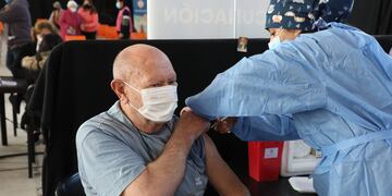 Llegaron vacunas Sputnik V del segundo componente