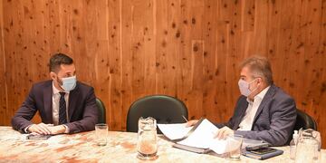 El senador nacional por Santa Fe, Roberto Mirabella junto al presidente de Integración Energética Argentina Sociedad Anónima (IEASA), Agustín Gerez.