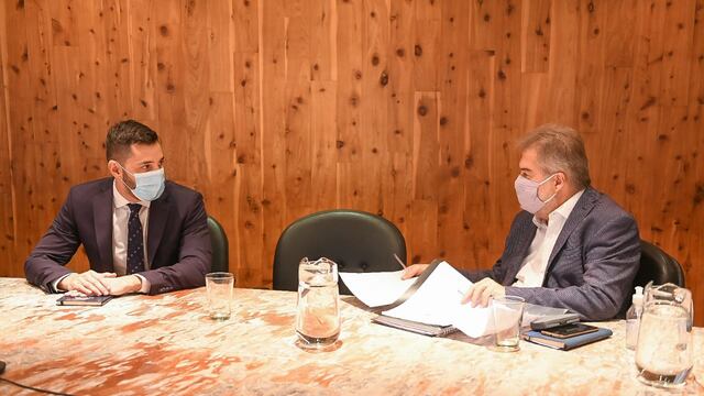 El senador nacional por Santa Fe, Roberto Mirabella junto al presidente de Integración Energética Argentina Sociedad Anónima (IEASA), Agustín Gerez.