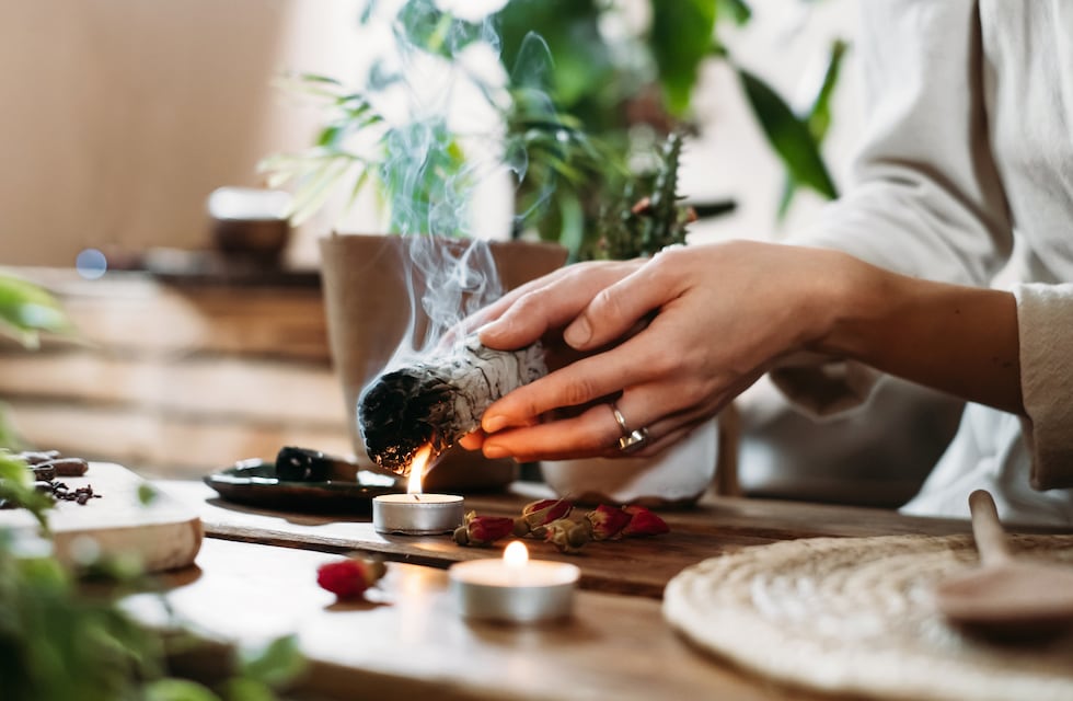 Cuál es y cómo se hace ritual para atraer dinero en agosto, según el Feng Shui