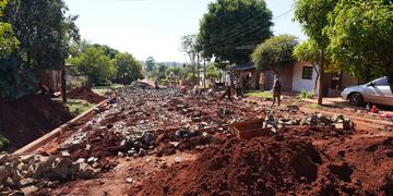 Ejecutan obras de empedrado en Apóstoles.