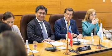 El gobernador regional de Antofagasta (Chile), Ricardo Díaz Cortés; y su par de Jujuy, Carlos Sadir, presidieron la reunión bilateral.