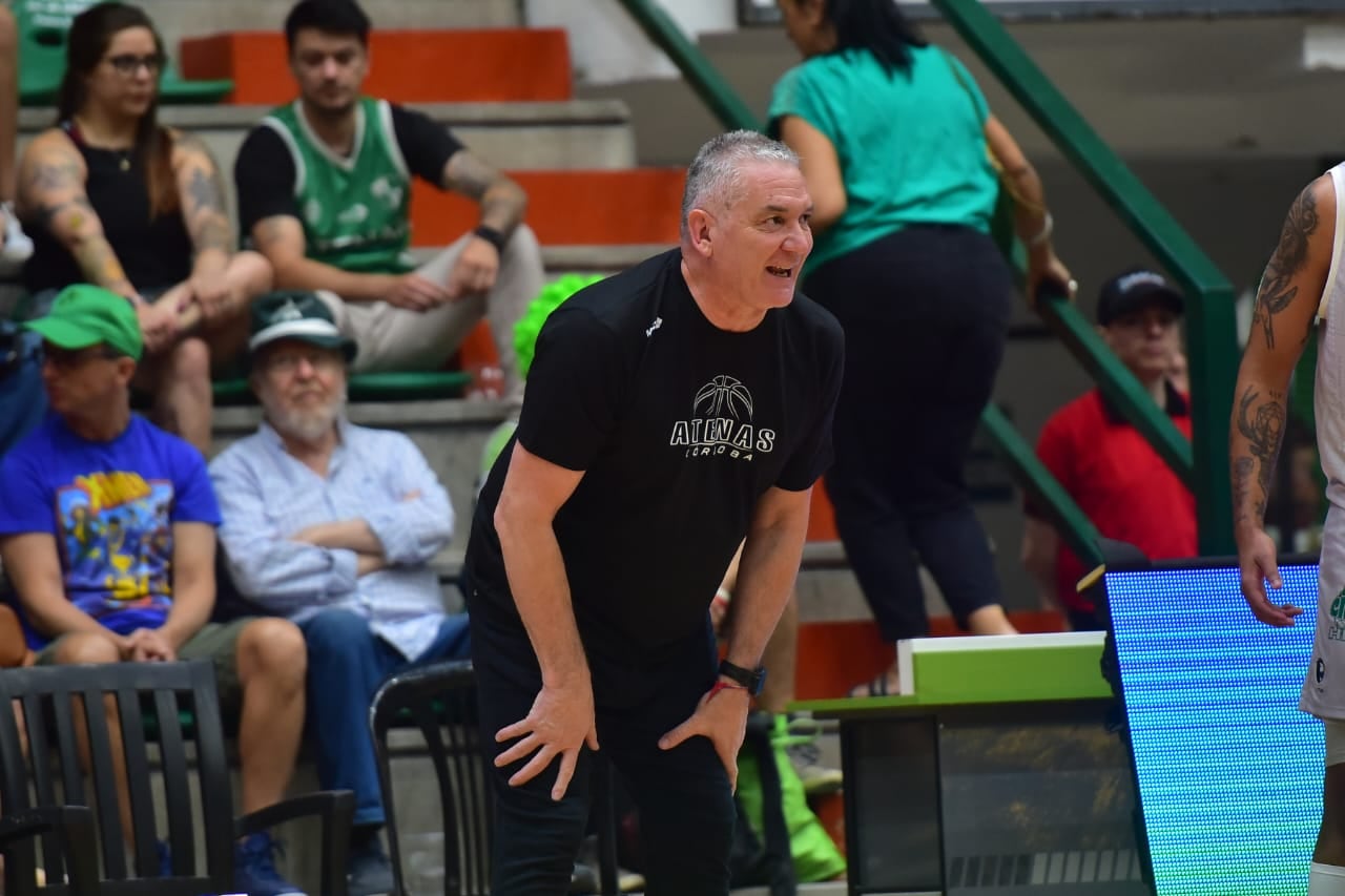 Atenas, con el estreno de Mario Milanesio como entrenador, se enfrenta a Ferro en el clásico de la Liga Nacional de Básquetbol. (Javier Ferreyra / La Voz)