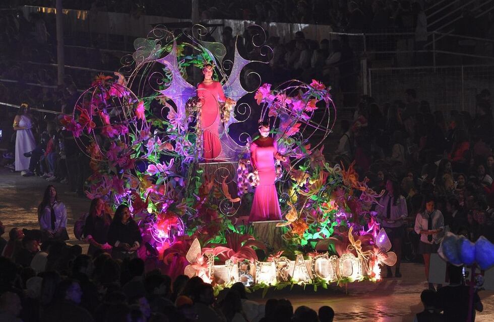 Deslumbrante muestra de creatividad en la 65° Fiesta Nacional de Desfile Carrozas Estudiantiles Gualeguaychú