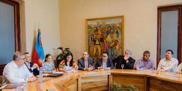 Planificación de obras y administración de recursos en el centro de la reunión.