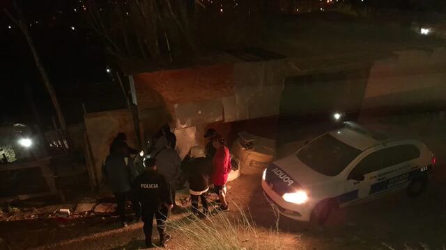 Una nena de 12 años, llamó para pedir ayuda a la policía: detuvieron a su papá cuando intentó irse con drogas en una conservadora.