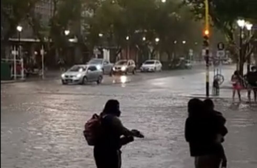 Una fuerte tormenta de lluvia y granizo azota San Rafael