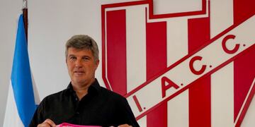 Federico Bessone, con la camiseta de Instituto lista para el refuerzo que se viene. Serían al menos dos más.