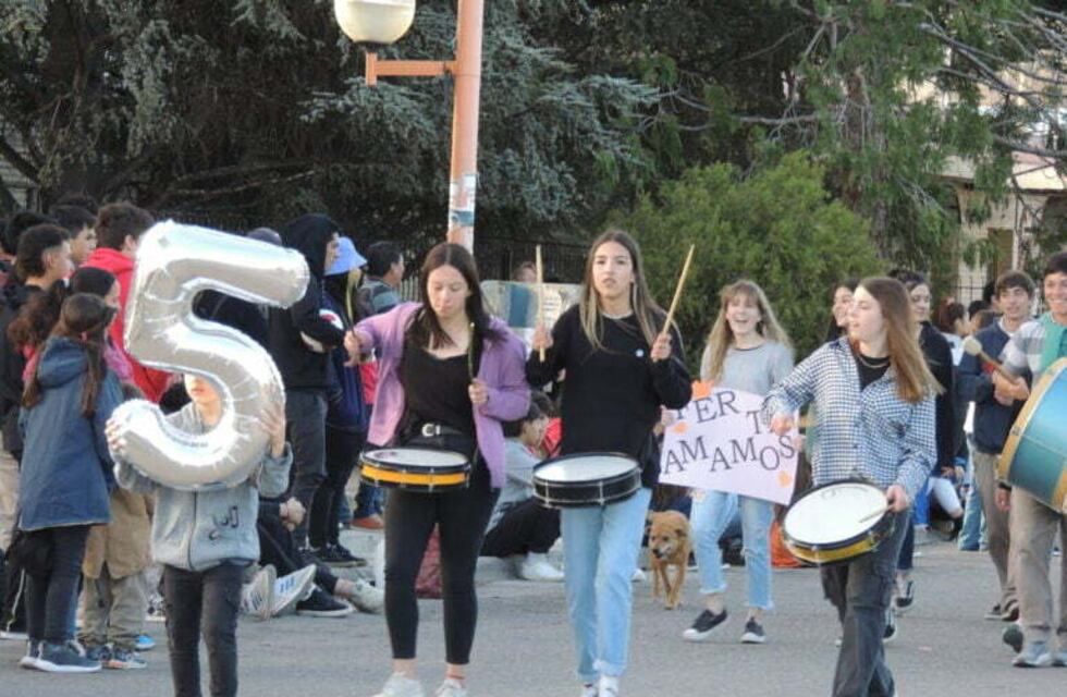 Festejo en Malargüe: Julieta es la nueva reina de los estudiantes