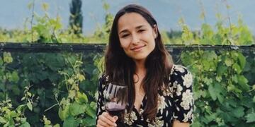 Flor, la “winefluencer” mendocina que hace que el mundo del vino y de las bodegas estén al alcance de todos. Foto: Instagram @dibaflor