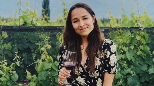 Flor, la “winefluencer” mendocina que hace que el mundo del vino y de las bodegas estén al alcance de todos. Foto: Instagram @dibaflor