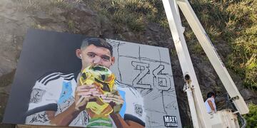 Nahuel Molina y la copa del mundo. Un mural dedicado al hijo pródigo de Embalse (La Voz).