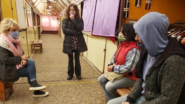 María José Calderón, secretaria de Educación y Cultura del Municipio, se reunió con integrantes de la nueva comisión del Paseo de los Artesanos