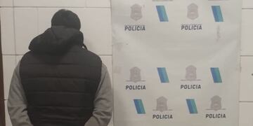 Golpeó a su pareja con el casco de la moto y fue aprehendido