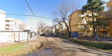 El procedimiento se llevó a cabo este sábado sobre Cerrito al 5600. (Google Street View)