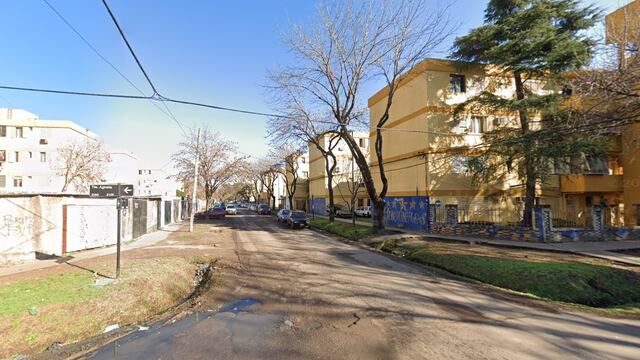 El procedimiento se llevó a cabo este sábado sobre Cerrito al 5600. (Google Street View)