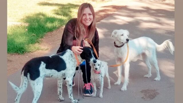 Celina pasea perros y administra la página Caninando.