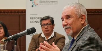 El exgobernador Walter Barrionuevo concurrió a la Legislatura de Jujuy para sumar aportes a la Convención Constituyente.