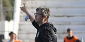 Nicolás Ballestero es el nuevo DT de Sporting.