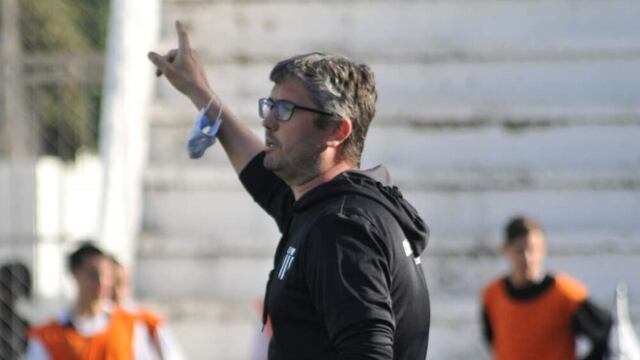 Nicolás Ballestero es el nuevo DT de Sporting.