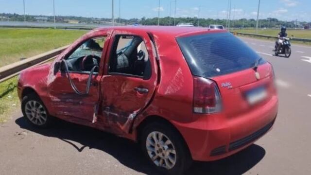 Choque en la Ruta Costera de Posadas deja a un conductor hospitalizado.