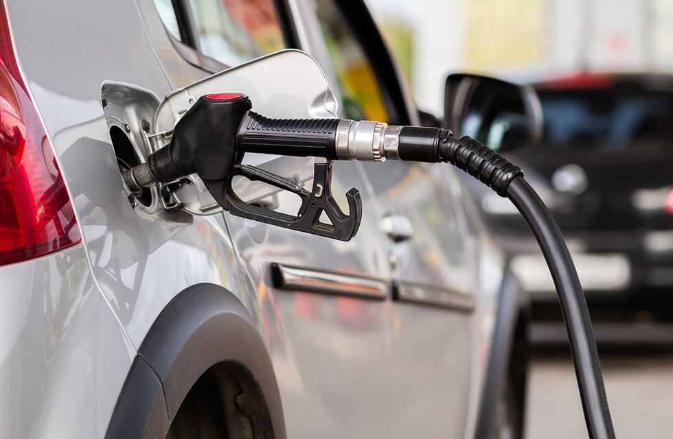 Tras el acuerdo del gobierno con petroleras, aumenta el precio de la nafta y el gasoil en todo el país
