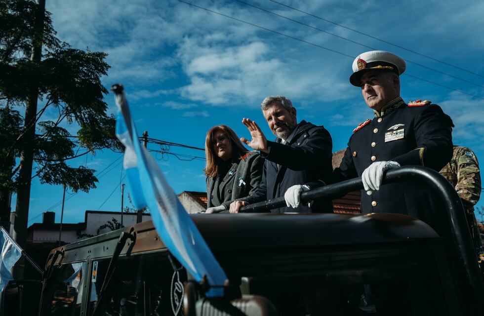El gobernador Rogelio Frigerio participó en los actos por un nuevo aniversario de la revolución de mayo