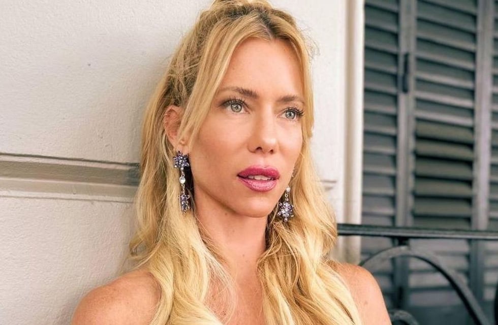 Nicole Neumann lució un outfit total black y un pronunciado escote con el que cautivó a todos
