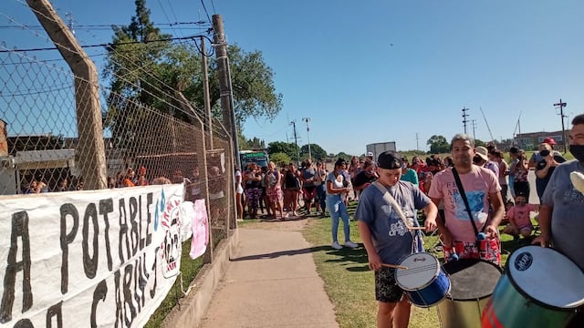 Vecinos de Cabín 9 marchan para pedir agua potable (Yolanda Ruiz)