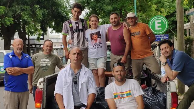 Este viernes los papás de Fernando Báez Sosa repartieron los alimentos que recolectaron durante el homenaje a su hijo. Gentileza: merendero "El Maracaná".