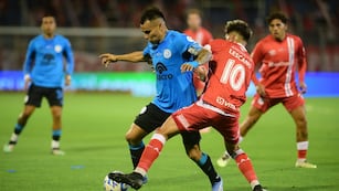 Duelo de 10. El "Chino" Zelarayán rompió el cero. Hernán López Muñoz condujo a Argentinos a la final.
