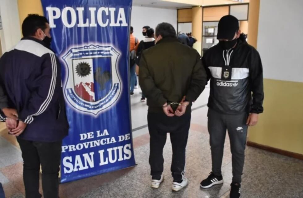 Detienen a un hombre y su hijo por abusar de dos sobrinas mellizas