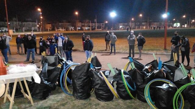 Entrega de elementos deportivos a los clubes del Distrito