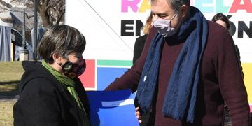 Entregaron tres escrituras del plan de Cáritas