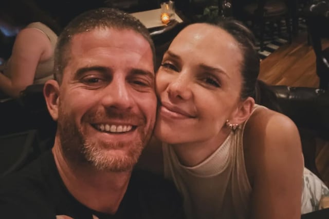 Julieta Nair Calvo se casa con Andrés Rolando: la romántica propuesta en la playa frente a su familia