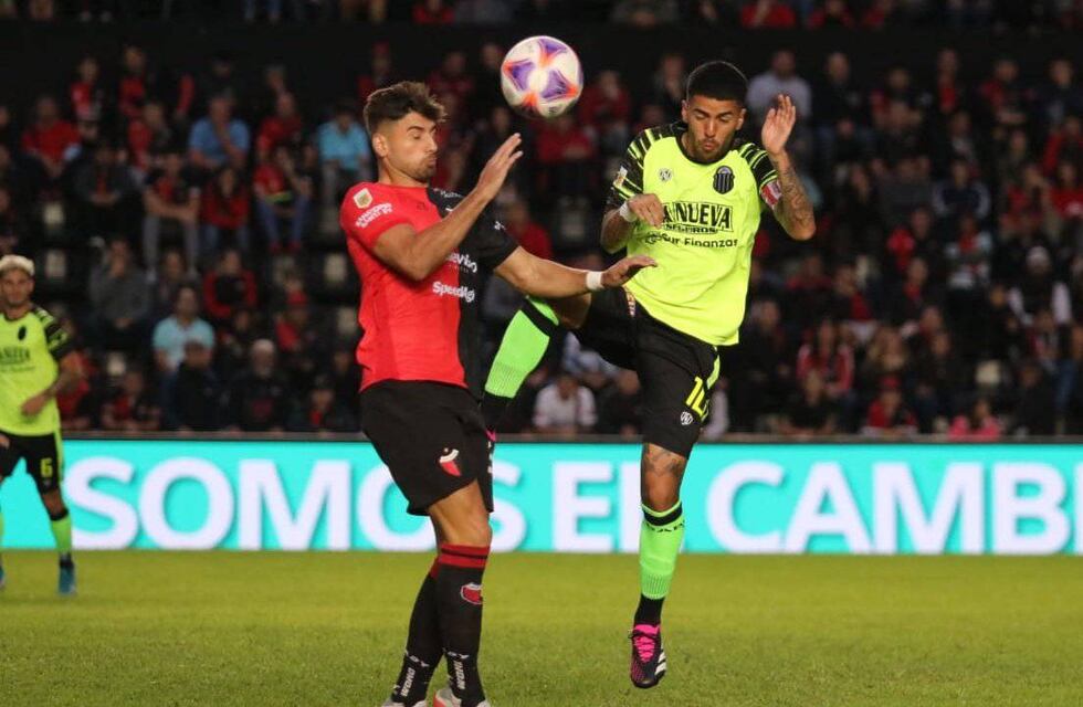 Colón empató con Barracas Central en una noche de golazos y ataque sin cuartel