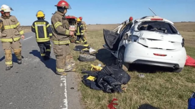 Bomberos asistieron a las víctimas. Dos de ellas perdieron la vida.