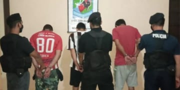El rodado fue secuestrado y los individuos detenidos.