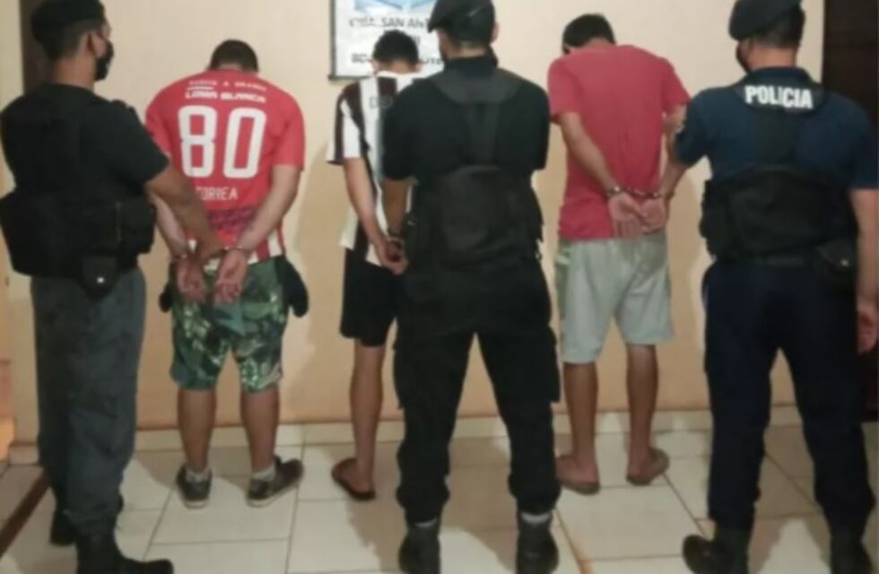 San Antonio: realizaban maniobras peligrosas, los detuvieron y llevaban un revolver