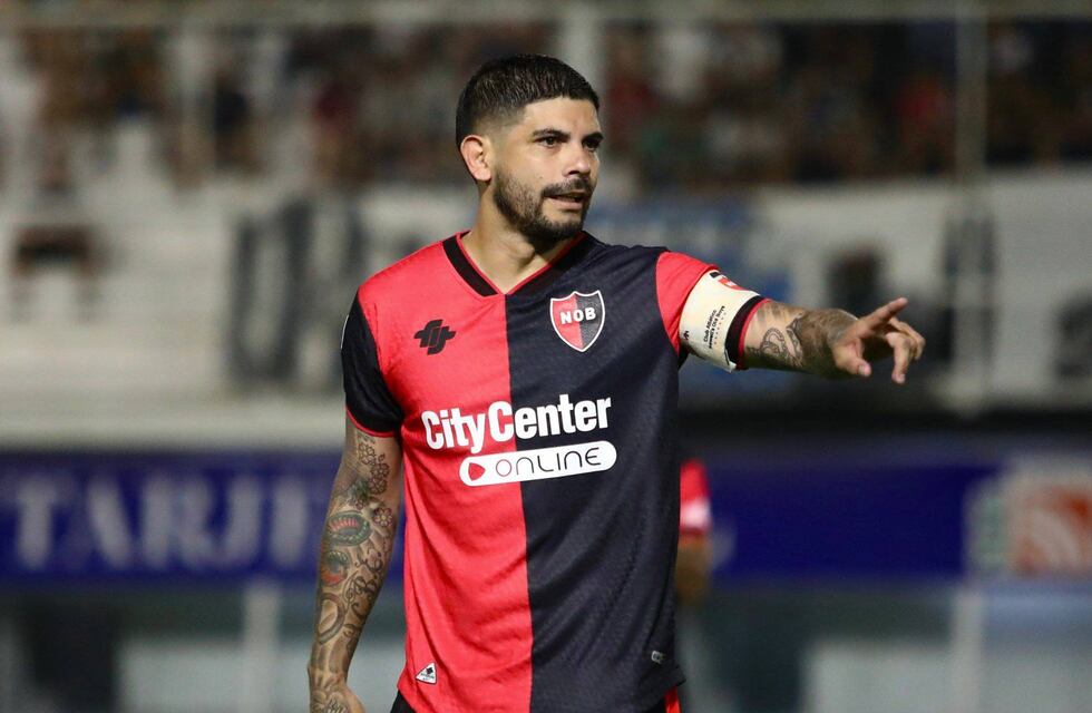 Éver Banega fue el héroe de Newell’s ante Belgrano y terminó cantando con la hinchada