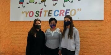 Paola González, una referente del barrio San Martín que abrió un merendero y desde hace 11 año celebra el Día del Niño para todos quienes habitan en la zona. Foto: Gentileza.