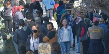 Los casos nuevos de coronavirus continúan por el piso.