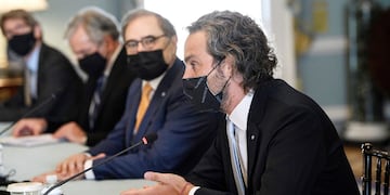 El canciller Santiago Cafiero y el embajador argentino en Washington, Jorge Argüello.