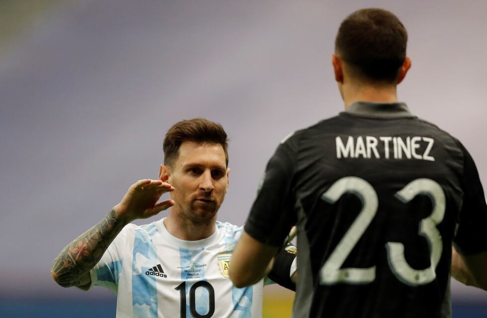 “Te lo merecés, bestia”, dijo Lionel Messi sobre la noche de Emiliano Martínez