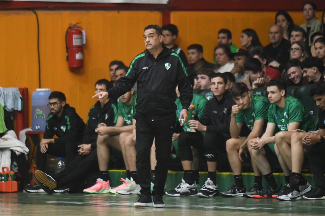 "Contra Rivadavia no será fácil, pero ya tenemos un cierto ejercicio", destacó Gustavo Peirone de la serie que Atenas le ganó a Salta y de lo que viene en la Liga Argentina. (Javier Ferreyra / La Voz)