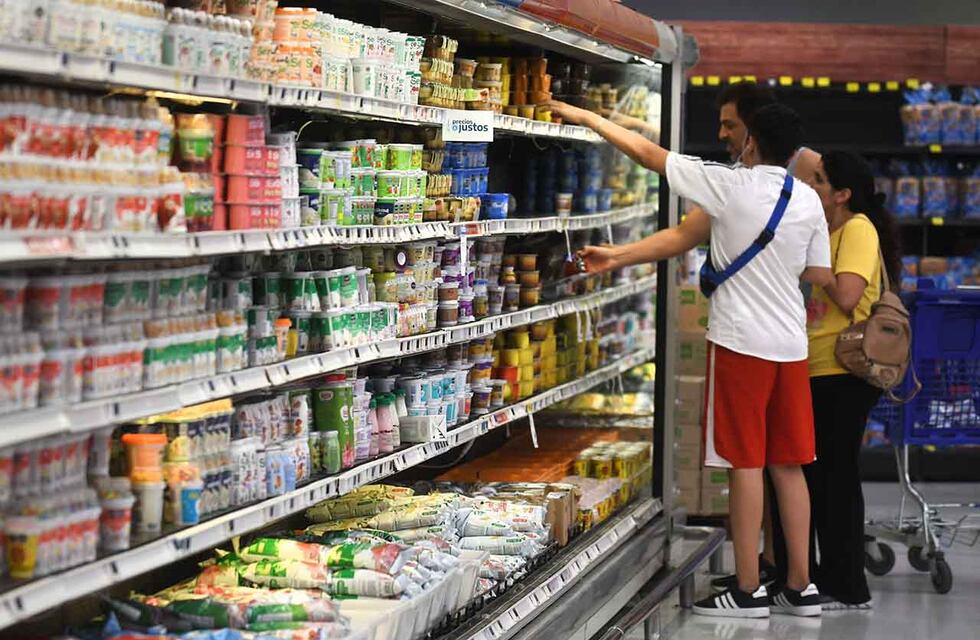 Estiman que la inflación de diciembre superará el 20% y preocupa el impacto de las últimas medidas