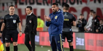 El exfutbolista de 38 años debutó como director técnico el 24 de junio.