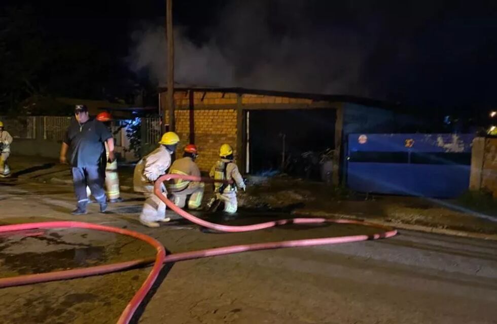 Incendio en un taller de motos reveló posible contrabando de combustible en Iguazú
