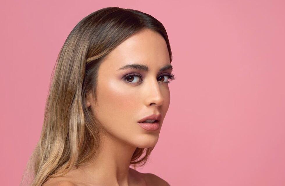 Shannon de Lima se arriesgó a la censura de Instagram: de espaldas, sin ropa y envuelta en una sábana